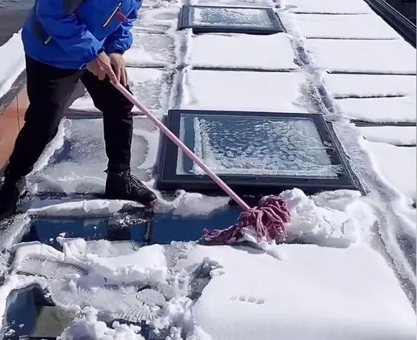 洛比亚系统门窗 | 下雪时阳光房会压垮吗？积雪怎么处理？