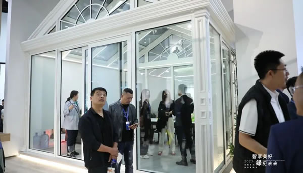 首日直击 | 绿盾中天新品发布亮相窗博会，精彩出圈！